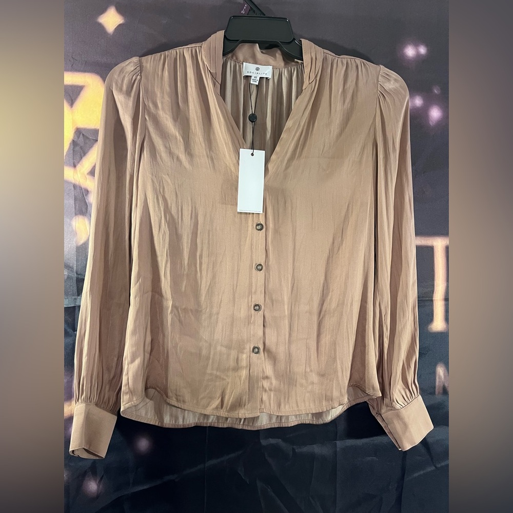 Socialite Button-Down Blouse in Tan